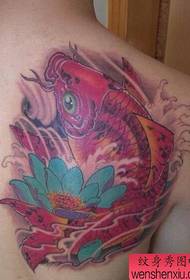 qaabka loo yaqaan 'squid qaabka tattoo': qaabka garabka midabka leh sawirka loo yaqaan 'squid lotus tattoo'