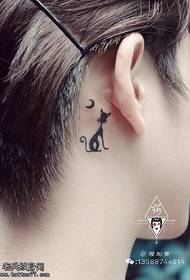 majhen vzorec tatoo za ušesi