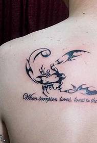 ombros de tatuaxe tótem bello escorpión