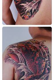популаран традиционални узорак тетоваже за лигње за мушка рамена