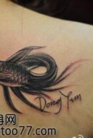 modello di tatuaggio carino spalle carino piccolo pesce rosso