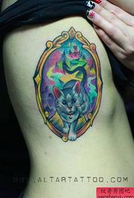 knabinoj flanko talio bela popo kato tatuaje ŝablono