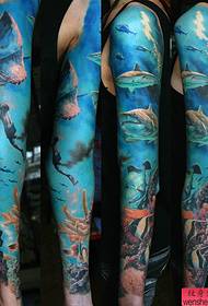 kaunis merimaailman kukkavarren tatuointikuvio