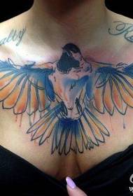 класичний груди дівчини - це гарний візерунок татуювання голуба