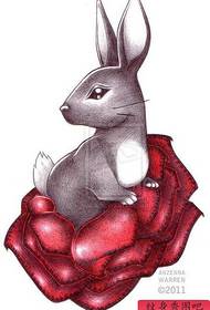 ett litet och sött litet tatueringsmönster för kanin