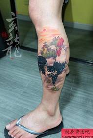 un patrón clásico de tatuaje de galo para patas masculinas