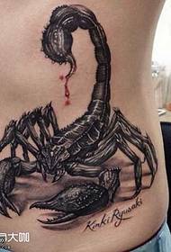 model de tatuaj cu scorpion în talie