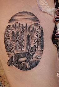 Modèle de tatouage animal dans la forêt