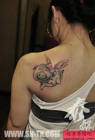 女の子の肩かわいい小さな空飛ぶ豚タトゥーパターン