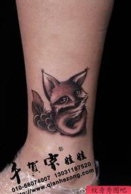 patrón de tatuaje de zorro pequeño de piernas de chicas