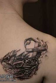 ramena križ škorpion tetovaža uzorak