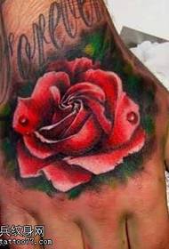 motif de tatouage rose magnifique bras