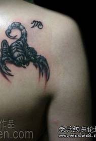 Skorpiono tatuiruotės modelis: labai gražus pečių skorpiono tatuiruotės modelis