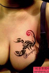 csábító szépség mellkasi totem skorpió tetoválás minta