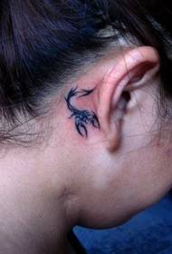 Chithunzi cha Scorpion: mutu wa totem tweezers tattoo