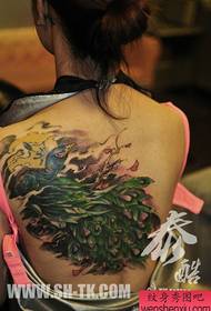 ຮູບແບບ tattoo peacock ສີທີ່ສວຍງາມຂອງເດັກຍິງ