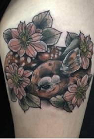 cosce di ragazze dipinte linee astratte pianta fiori e animali Foto di tatuaggio di cervo
