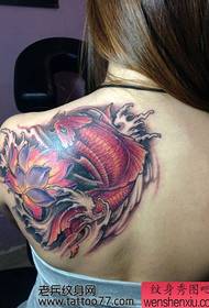 modello di tatuaggio ragazza loto carpa posteriore