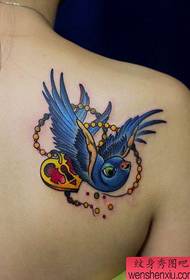 dievčenské rameno farba malý prehltnúť tetovanie vzor