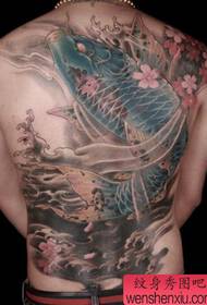 bellissimo modello di tatuaggio di calamari a schiena piena