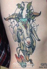 boczna talia klasyczny wzór tatuażu z owcą