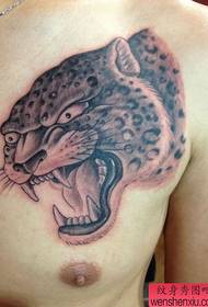 muundo wa tattoo ya kichwa cha chui ya ukarabati wa kifua