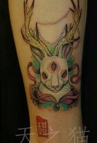 女生腿部流行经典的鹿角兔子纹身图案