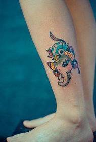 Girl's benen super schattig klein olifant tattoo patroon