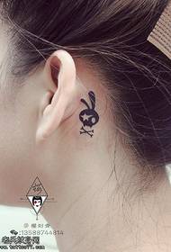 modèl tatoo Bunny dèyè zòrèy la