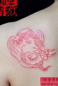 una spalla di una linea di tatuaggio di elefante di una ragazza
