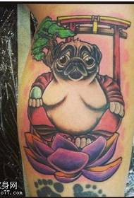 sitting dog tattoo patroon op die lotus