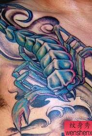 узор тату скорпиона: цвет груди узор тату скорпиона