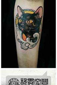 rankos populiarus klasikinis vienos katės tatuiruotės modelis