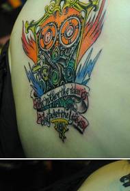გოგონა უკან პოპულარული პოპულარულია მექანიკური owl tattoo ნიმუში