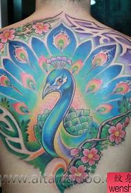 ຮູບແບບ tattoo peacock ທີ່ມີສີສັນທີ່ສວຍງາມຂອງເດັກຊາຍ