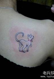flickor axlar en vit kattunge tatuering mönster