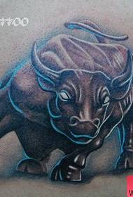ombro masculino costas legal clássico um touro tatuagem padrão
