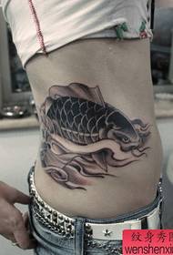 un patró de tatuatge de calamar gris negre a la cintura