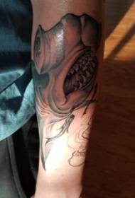 beberapa tips menusuk sketsa abu-abu hitam kreatif hiu gambar tato hewan