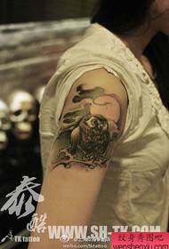 arm klassiek populair uil tattoo patroon