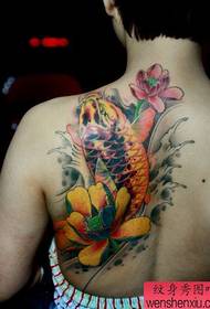 Barevný chobotnice lotosu tetování na ramenou