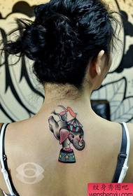 სილამაზის უკან cute cute elephant tattoo model
