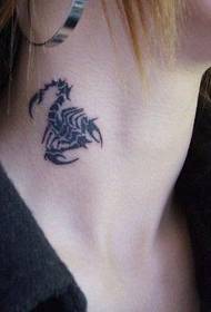 schéin Perséinlechkeet Scorpion Totem Tattoo