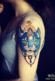 flicka arm populära klassiska katt tatuering mönster