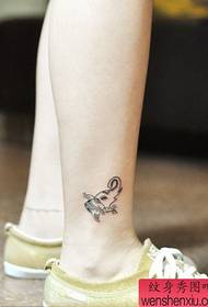 modello di tatuaggio elefante gambe elegantemente belle ragazze