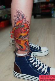 pouze krásně zbarvené tetování chobotnice nohou