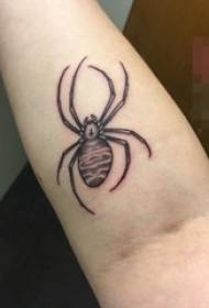 ragazzi punto grigio nero sul braccio Trucco spina immagine astratta del tatuaggio ragno linea