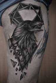 Dark Raven Tattoo: 9 مجموعات من تصاميم وشم الغراب الأسود الشخصية