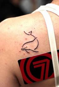 søt delfin tatoveringsmønster for jenter skuldre