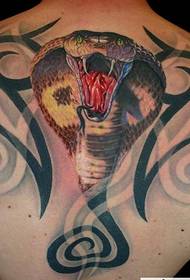 wilde Persönlichkeit des Kobra-Tattoos